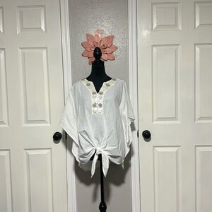 Chicos white linen with tan and shell like embellishments size 1/medium